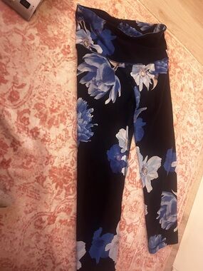 Old Navy Active Black Leggings with Blue Floral Print